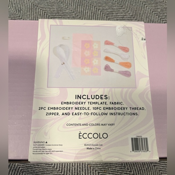 Eccolo Make My Daisy Pencil Pouch Needlepoint Kit - Picture 3 of 3